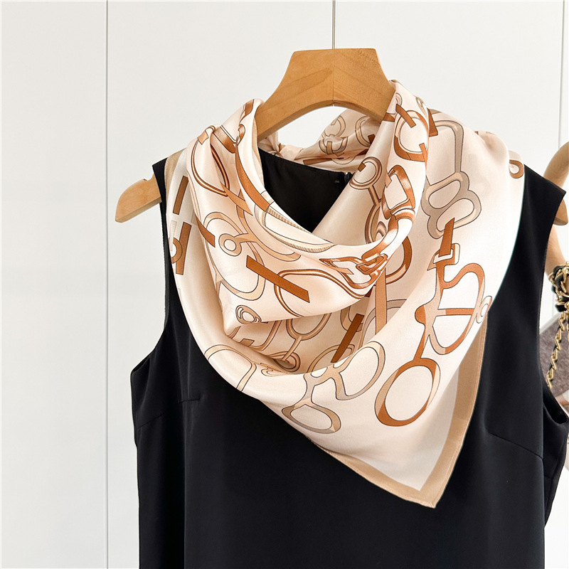 Foulard quadrato in seta estiv - Travel Accessories Neck recensione e prezzo