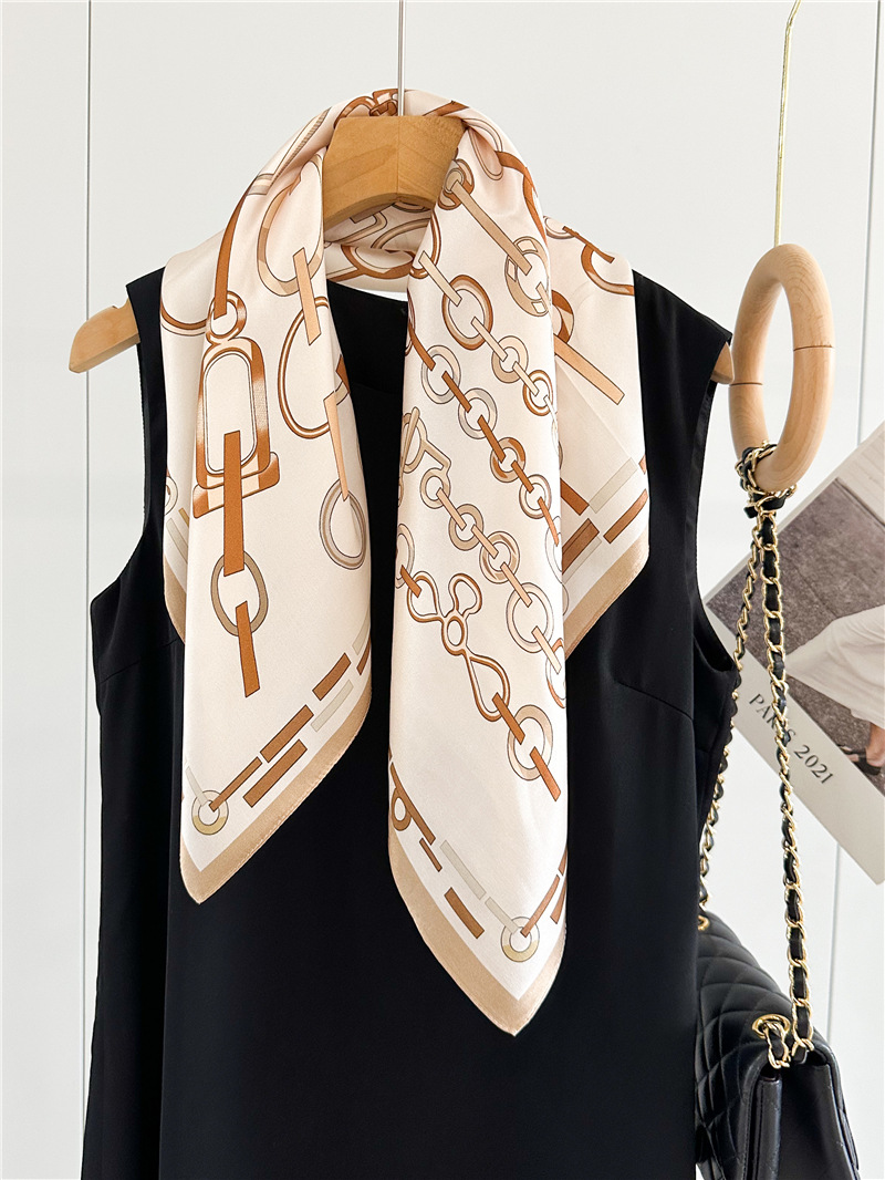 Foulard quadrato in seta estiv - Travel Accessories Neck recensione e prezzo