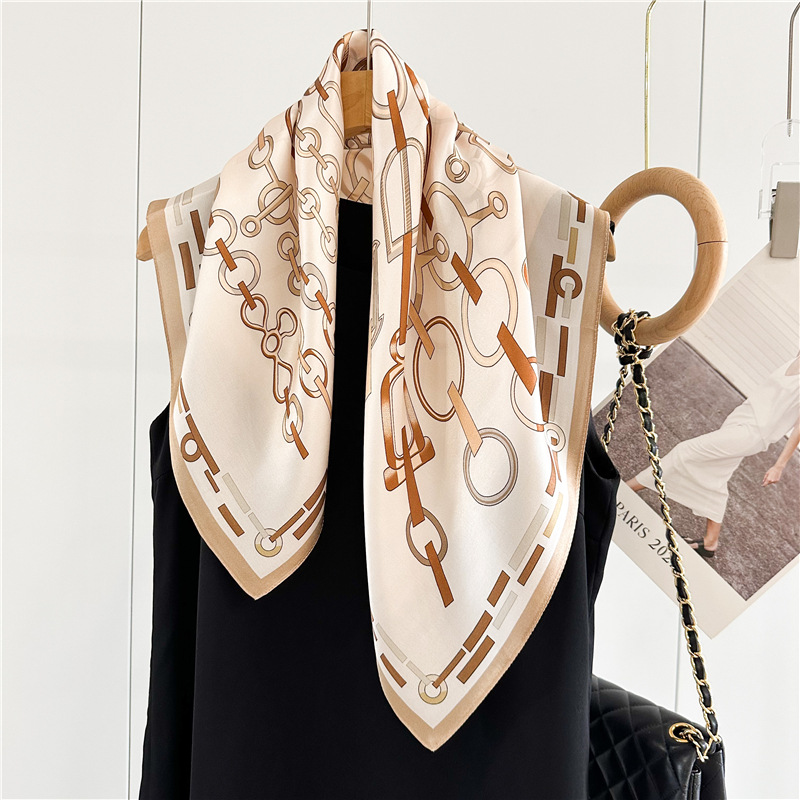 Foulard quadrato in seta estiv - Travel Accessories Neck recensione e prezzo